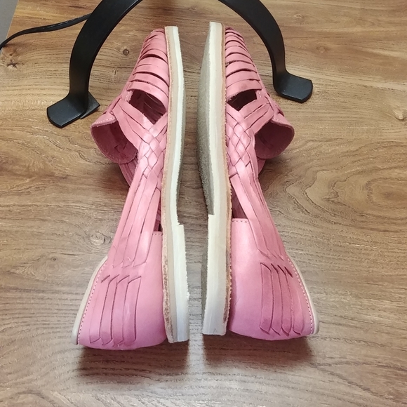 Redhawk Salmon Hand-Sewn Leather Huaraches Sand - Picture 4 of 6